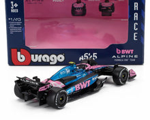 Maqueta de coche del equipo Bburago Alpine 1 en azul y rosa, disponible a través de Vroomi.