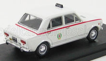 Modelo de taxi vintage blanco con franja roja y emblema, expuesto sobre una base negra, disponible en Vroomi.