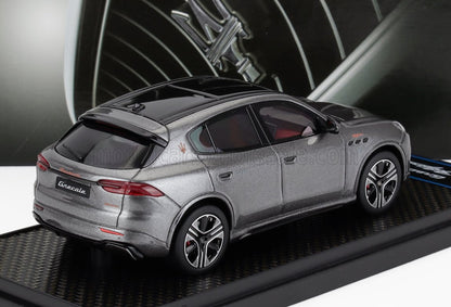 Maqueta de coche Maserati Grecale fundida a presión, acabado gris metalizado, ya disponible para coleccionistas.