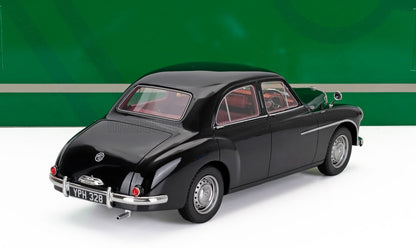 Coche de juguete vintage MG negro fabricado en metal fundido con detalles cromados, actualmente disponible en línea.