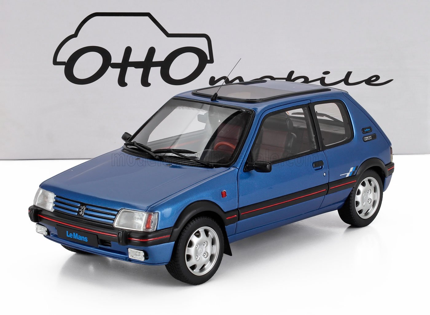 Modelo de coche Peugeot Le Mans azul con techo solar y exterior detallado disponible a través de Vroomi.