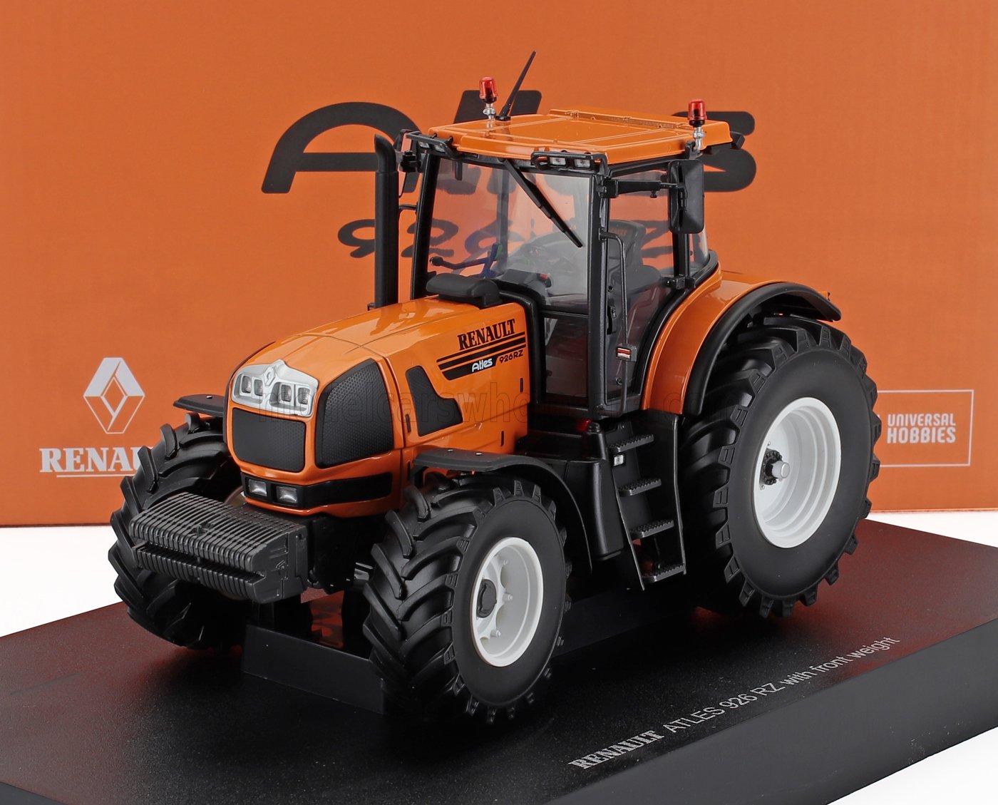 Modelo de tractor Renault Ailes 926 RZ a escala 1/18 con peso delantero sobre base de exposición, ofrecido en Vroomi.