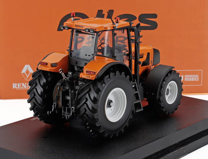 Réplica detallada a escala de tractor Renault en naranja y negro, presentada sobre una base negra, disponible en Vroomi.