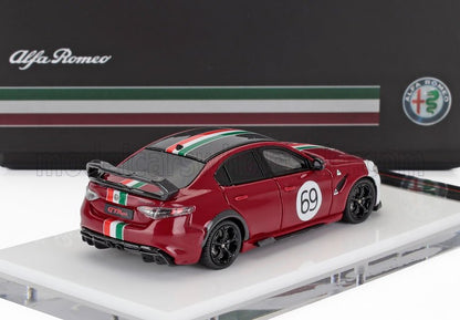 Modelo de coche Alfa Romeo Giulia rojo con franjas de carreras y el número 69, disponible en la plataforma Vroomi.