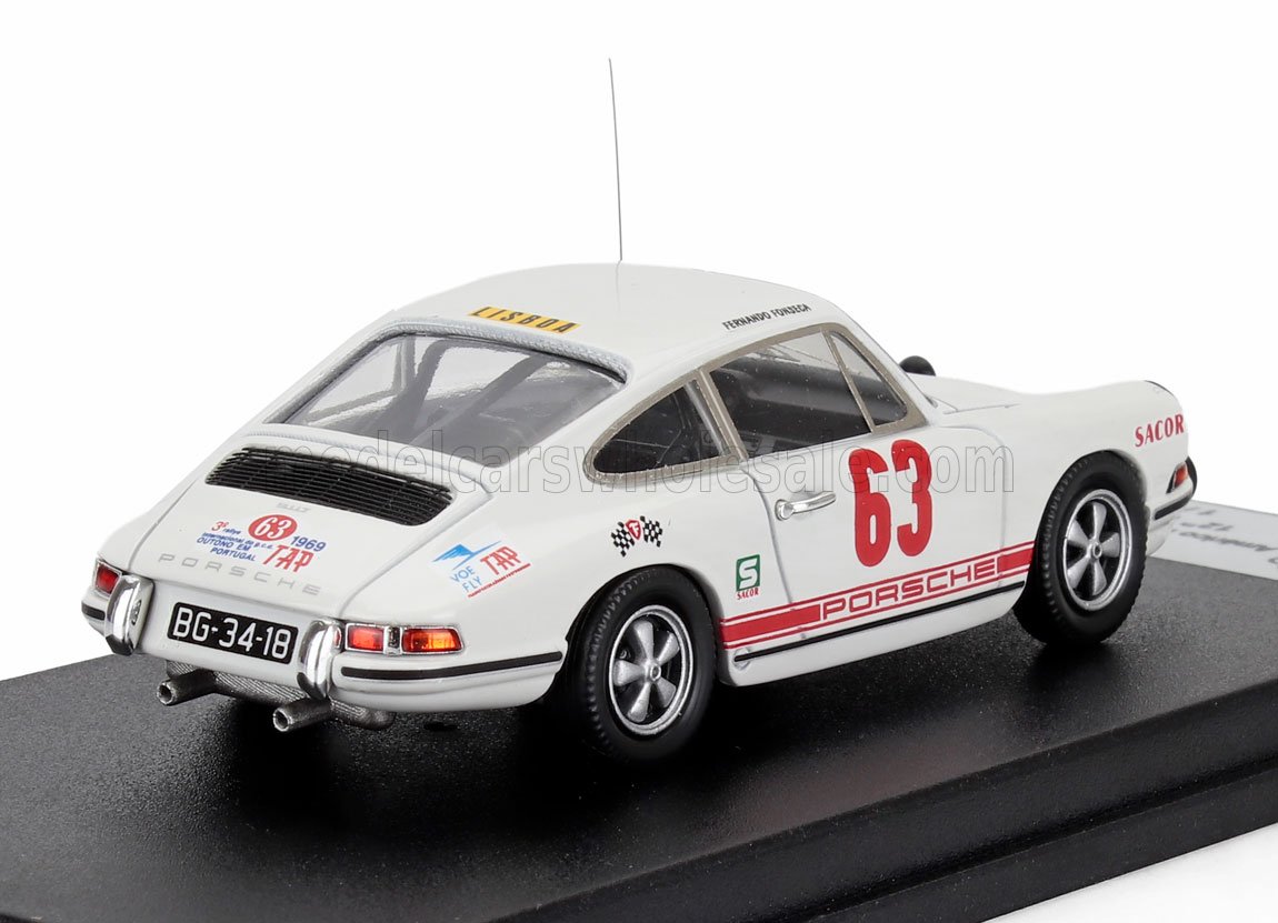 TROFEU - 1/43 - PORSCHE - 911S COUPE (versión nocturna) N 63 RALLY TAP 1969 AMERICO NUNES - FERNANDO FONSECA - BLANCO