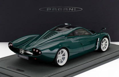 Maqueta de coche Pagani verde con ruedas blancas, objeto de colección disponible para su compra online.