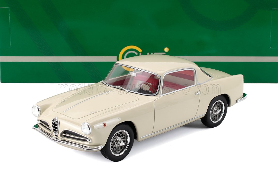 Modelo clásico de coche en miniatura con detalles cromados, disponible para coleccionistas en Vroomi.