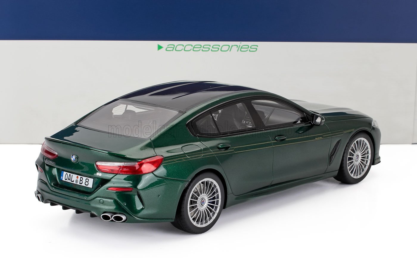 Maqueta de coche Alpina B8 verde a escala 1/18 fabricada en metal fundido con llantas detalladas y escape cuádruple, disponible en Vroomi.