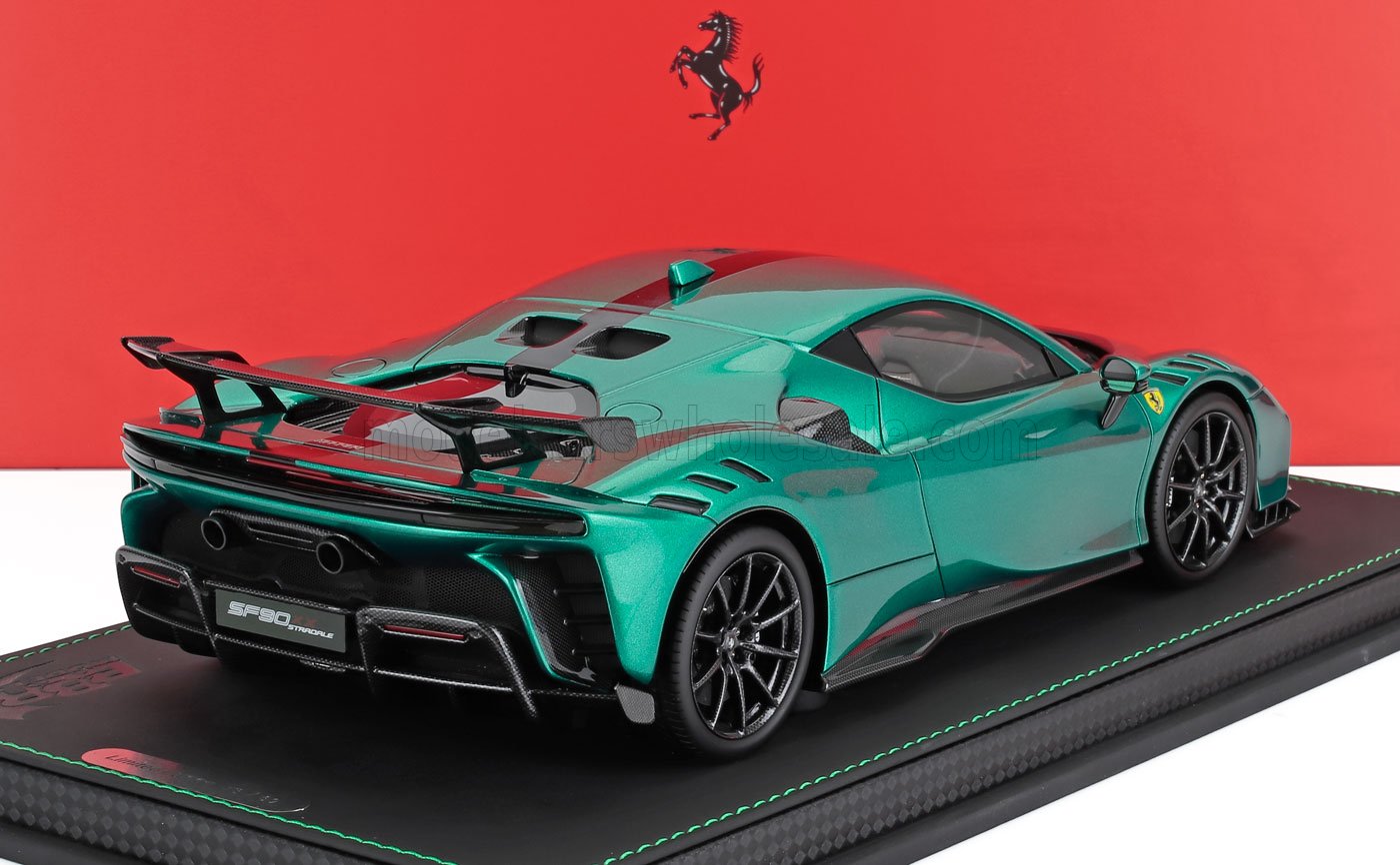 FERRARI - SF90 XX STRADALE 2024 - CON VETRINA - CON VITRINA - VERDE JOYA - NEGRO