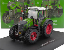 Modelo a escala 1:32 detallado del tractor Fendt 516 Vario en verde y rojo, coleccionable para exhibir con embalaje, disponible en Vroomi.