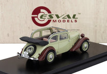 Modelo clásico de coche a escala fabricado en metal fundido, en dos tonos verde y marrón, ya disponible para los entusiastas en Vroomi.