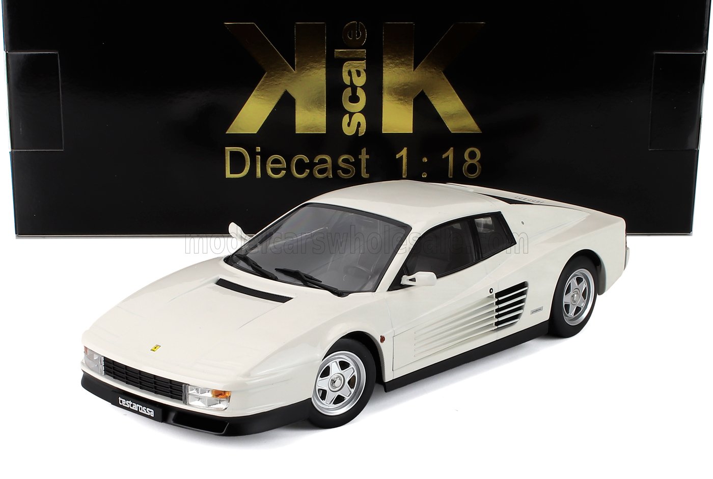 Maqueta de coche en escala 1:18 fabricada en metal fundido a presión con detalles de Testarossa, disponible en Vroomi.