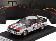 Modelo de coche de rally Audi a escala 1:43 con adhesivos de carreras, disponible para coleccionistas en Vroomi.