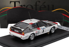 Modelo de coche de rally Audi Quattro fundido a presión con adhesivos de carreras, ya disponible para coleccionistas en Vroomi.