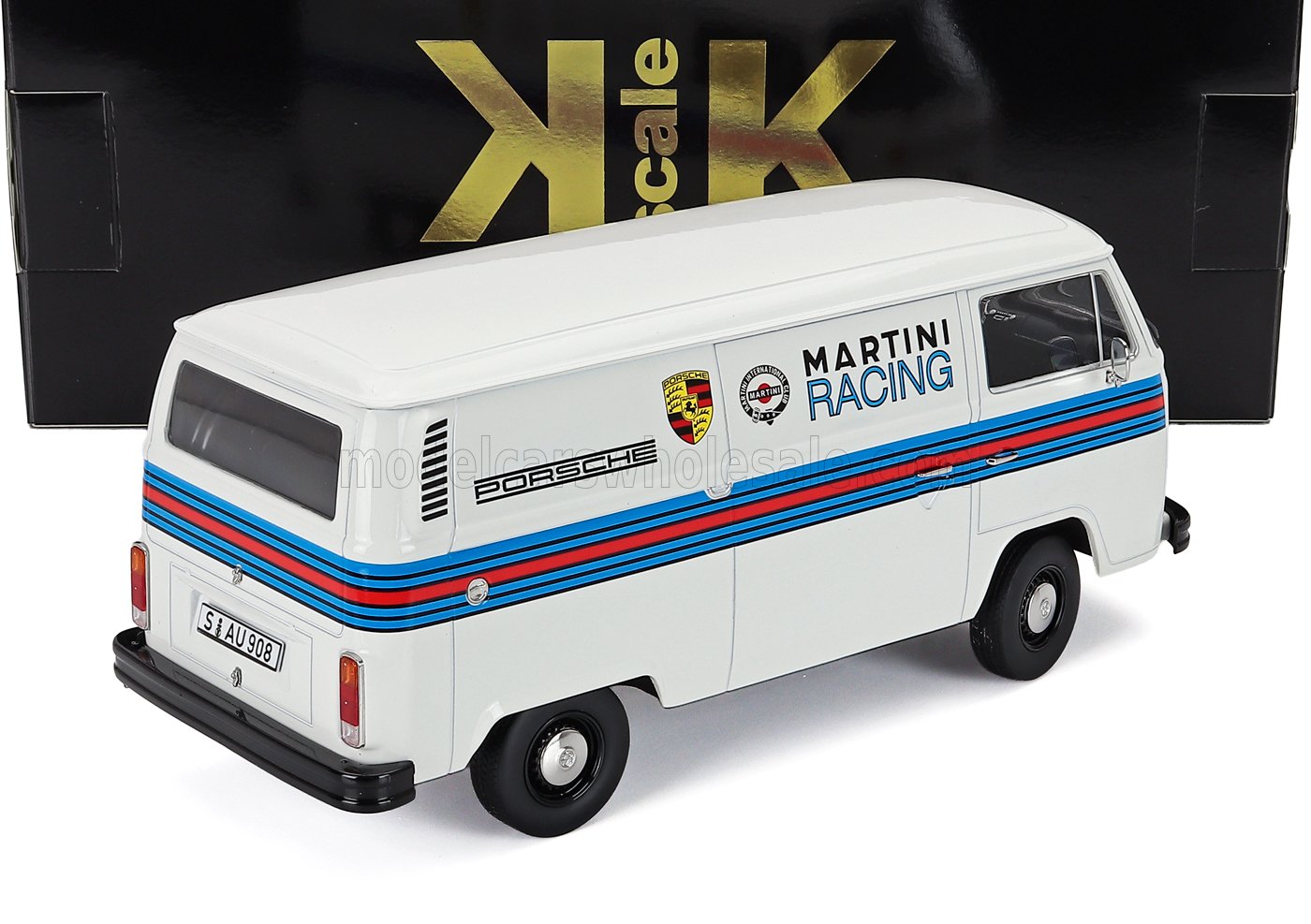 Maqueta a escala 1/18 de la furgoneta Porsche Martini Racing, coleccionable fundida a presión, ahora disponible en Vroomi.