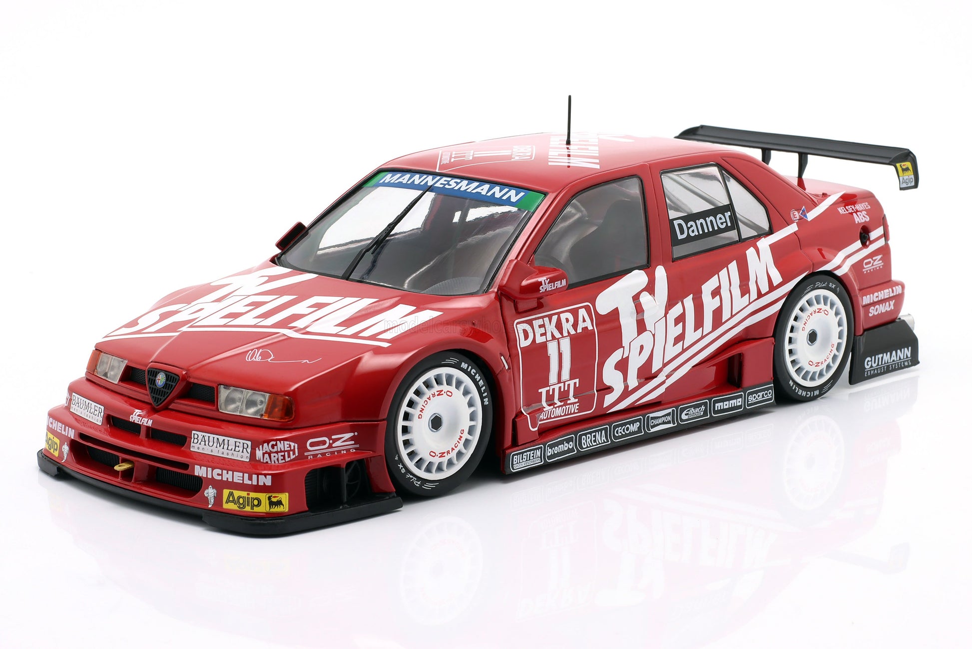 Maqueta a escala del coche de carreras Alfa Romeo DTM rojo, con los colores de TV Spielfilm, coleccionable, disponible en Vroomi.