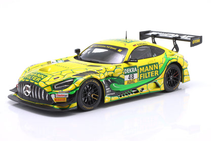 Modelo a escala 1:18 del coche de carreras Mercedes AMG GT3, con colores amarillo y verde, disponible en stock online.