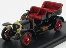 Coche de juguete Mercedes vintage negro con interior y ruedas rojas en exposición, disponible en la plataforma Vroomi.