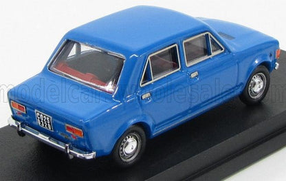 Coche de juguete vintage azul de cuatro puertas sobre una base negra disponible en la plataforma Vroomi.