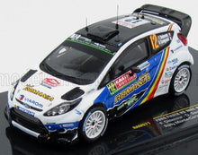 Modelo a escala 1/43 del coche de rally Ford Fiesta con adhesivos de Rumanía, disponible en Vroomi.