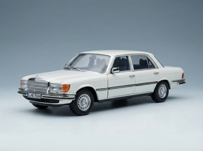 Coche clásico Mercedes-Benz blanco a escala, modelo a escala de metal fundido, coleccionable, disponible en línea.