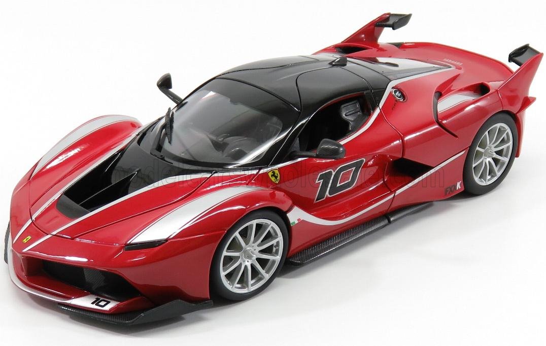 Modèle réduit Ferrari FXXK rouge et noir avec autocollants de course numéro 10, disponible sur la plateforme Vroomi.