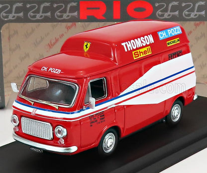 Modèle réduit vintage rouge d'une camionnette Fiat CH. POZZI avec logos de sponsors de course, présenté sur la plateforme Vroomi.