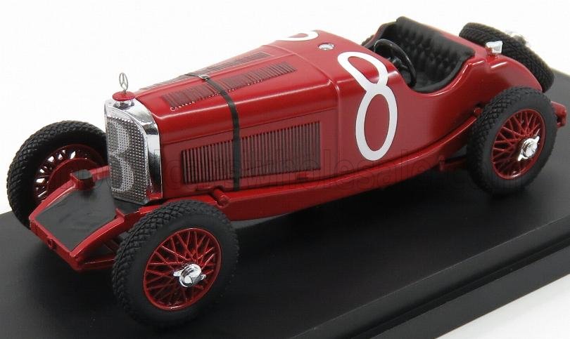 Modèle réduit de voiture de course vintage rouge avec le numéro 8 sur le côté, pneus et calandre détaillés, proposé sur Vroomi.