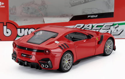 Modèle réduit de voiture Ferrari F12tdf rouge avec arrière et côtés détaillés, disponible chez Vroomi.
