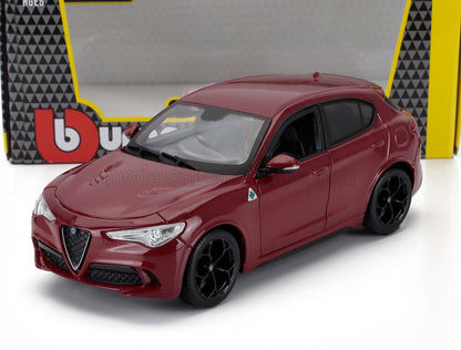 Modèle réduit Alfa Romeo Stelvio rouge avec jantes noires exposé devant la boîte, disponible via Vroomi.