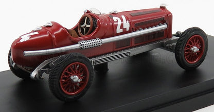 Modèle réduit de voiture de course vintage rouge numéro 24 avec roues à rayons sur socle, disponible sur Vroomi.