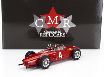 Voiture de course classique rouge avec le numéro 4 à côté de la boîte Classic Model Replicars, disponible sur Vroomi
