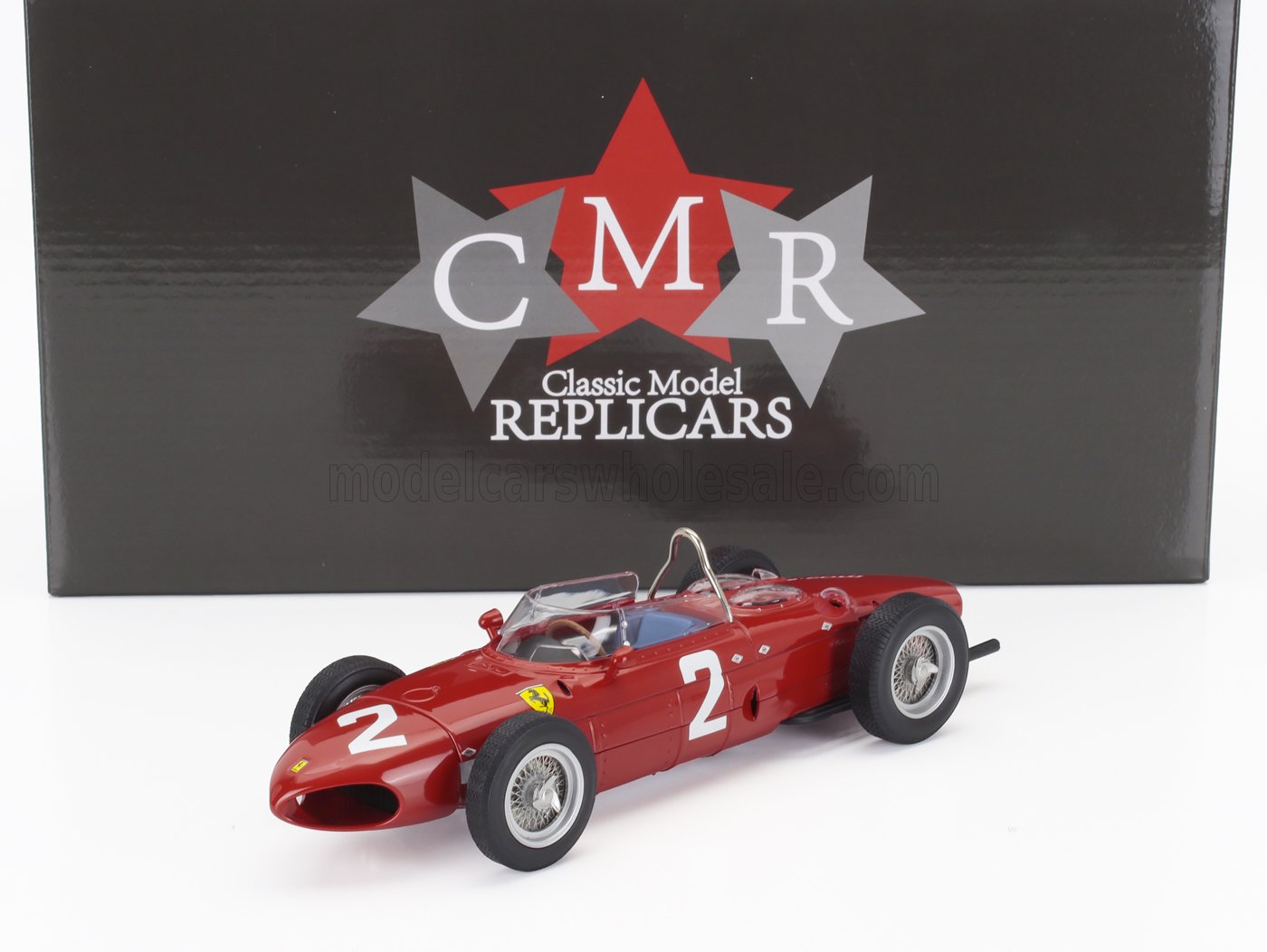 Modèle réduit classique Ferrari rouge numéro 2 présenté dans son coffret Classic Model Replicars, proposé sur Vroomi.