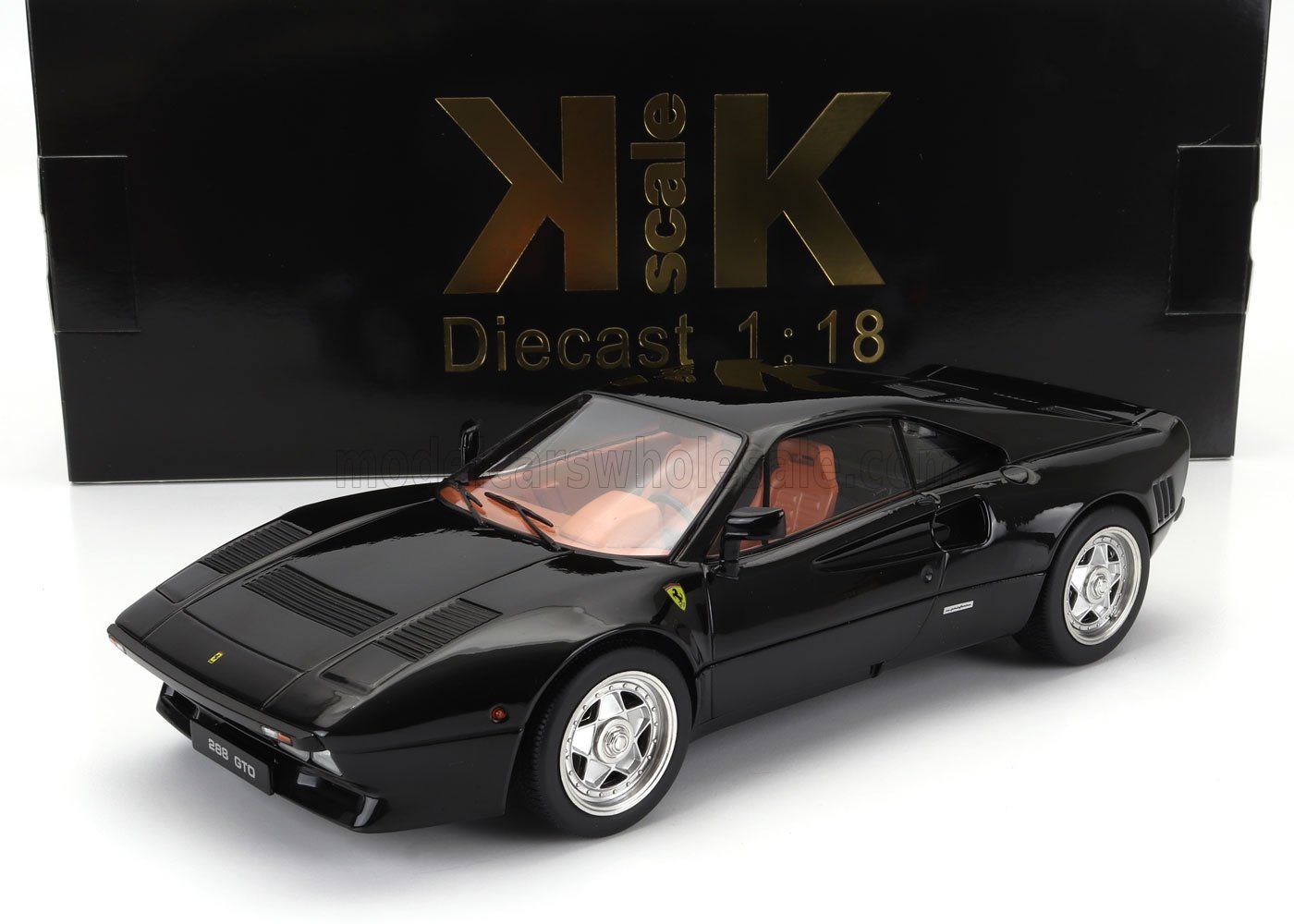 Modèle réduit Ferrari 288 GTO noir à l'échelle 1:18 avec intérieur beige, disponible sur Vroomi