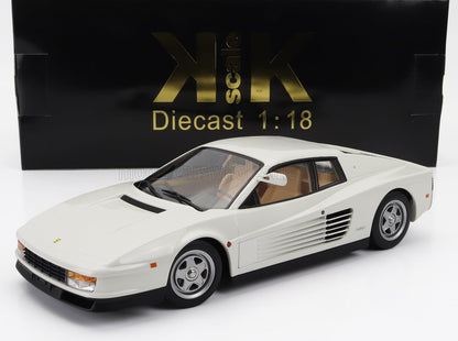 Modèle réduit de voiture blanc à l'échelle 1:18 avec boîte, objet de collection disponible chez Vroomi