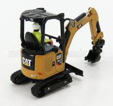 Mini-pelle CAT 301.7 jaune avec figurine d'opérateur, chenilles et bras détaillés, proposée sur Vroomi.