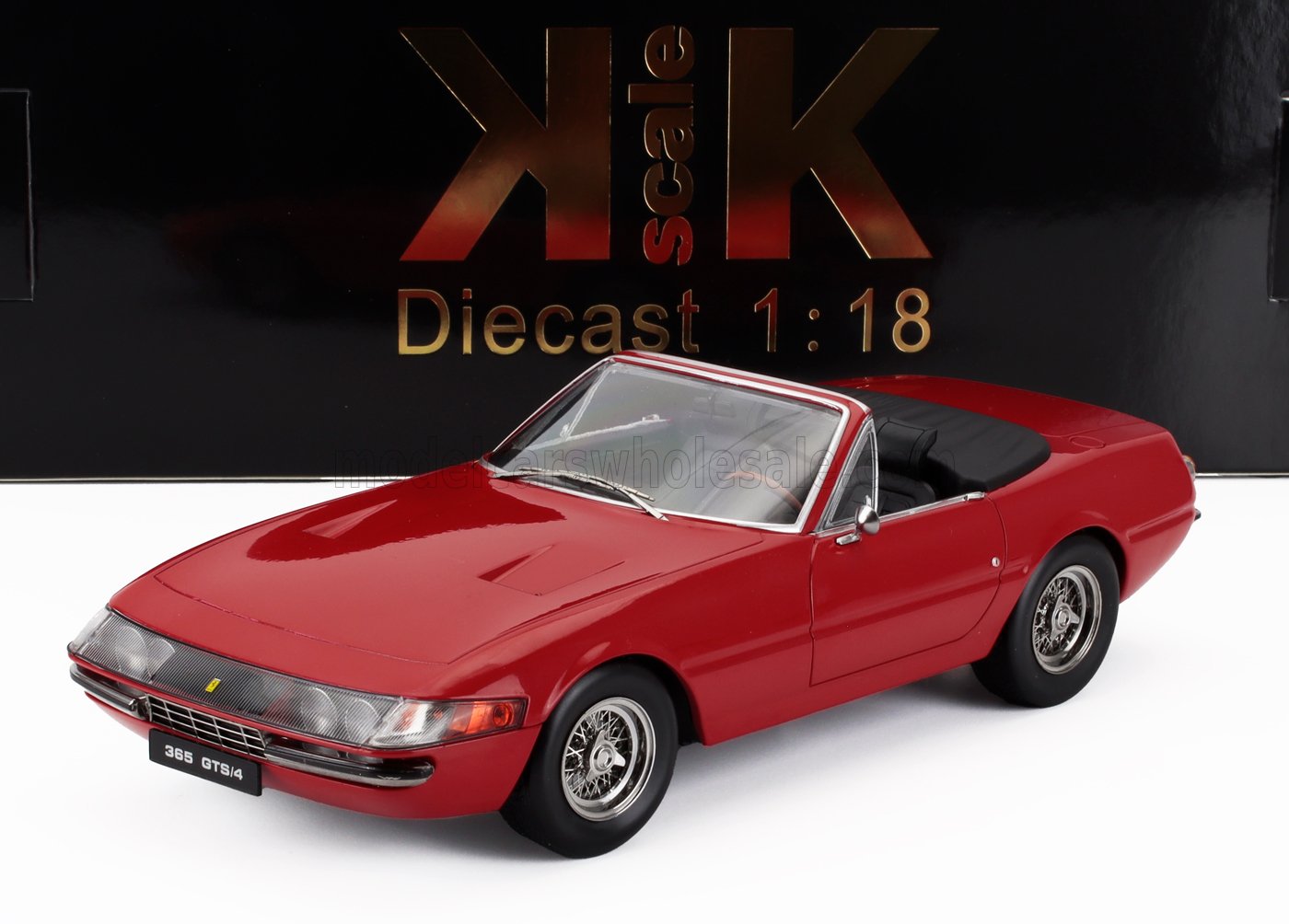 Modèle réduit Ferrari 365 GTS/4 cabriolet à l'échelle 1:18, avec intérieur détaillé, disponible sur Vroomi.