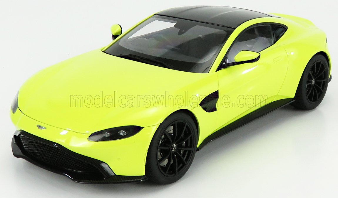 Modèle réduit Aston Martin Vantage jaune vif avec toit et roues noirs, proposé sur Vroomi.