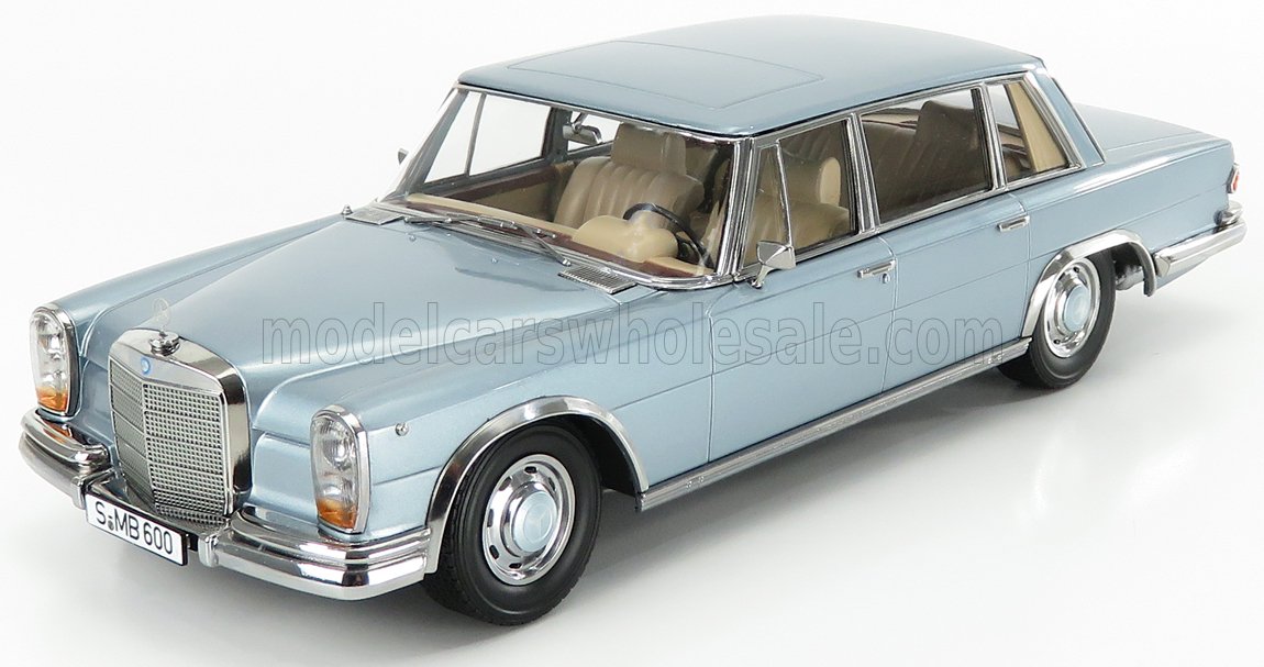 Modèle réduit Mercedes-Benz 600 classique bleu à l'échelle 1/18, réplique de collection proposée chez Vroomi