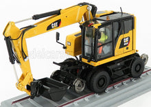 Modèle réduit détaillé de la pelle sur pneus CAT M323F exposé sur une plateforme, désormais accessible via Vroomi.