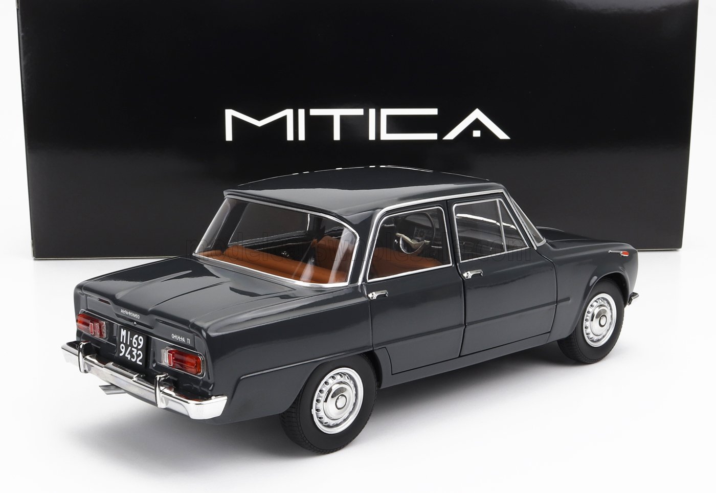 Modèle réduit Alfa Romeo Giulia TI classique noir avec intérieur marron, présenté par Mitica, désormais disponible sur Vroomi.