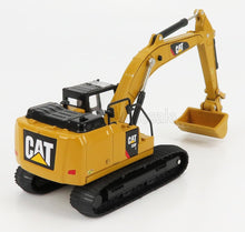 Modèle de pelle jaune CAT 320F sur fond blanc, disponible via la plateforme Vroomi.