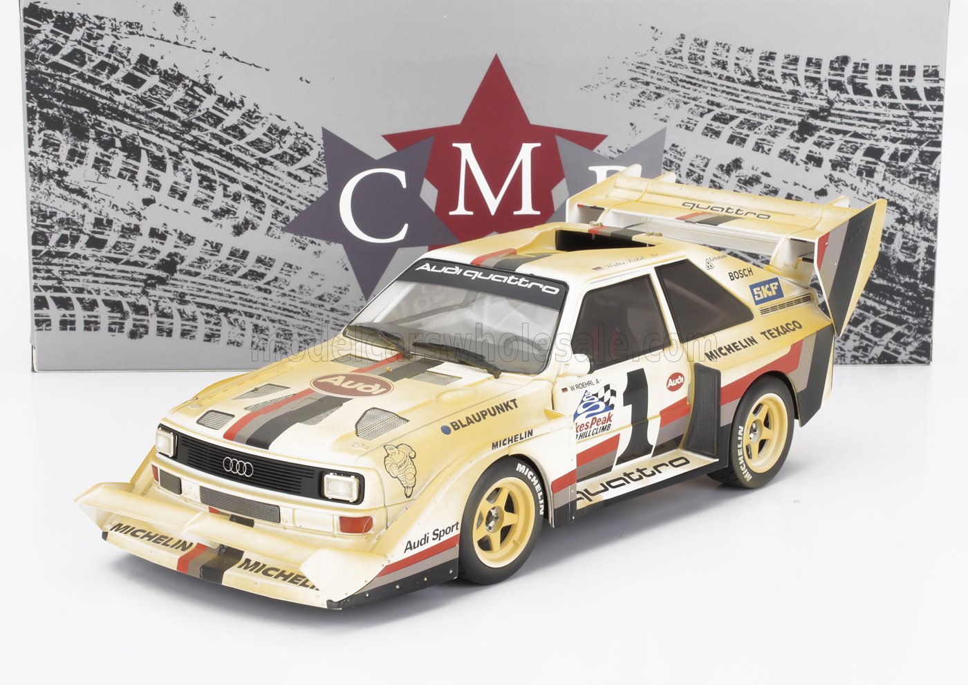 Modèle réduit de voiture de rallye Audi Quattro avec décalcomanies vintage et logo Michelin, proposé sur Vroomi.