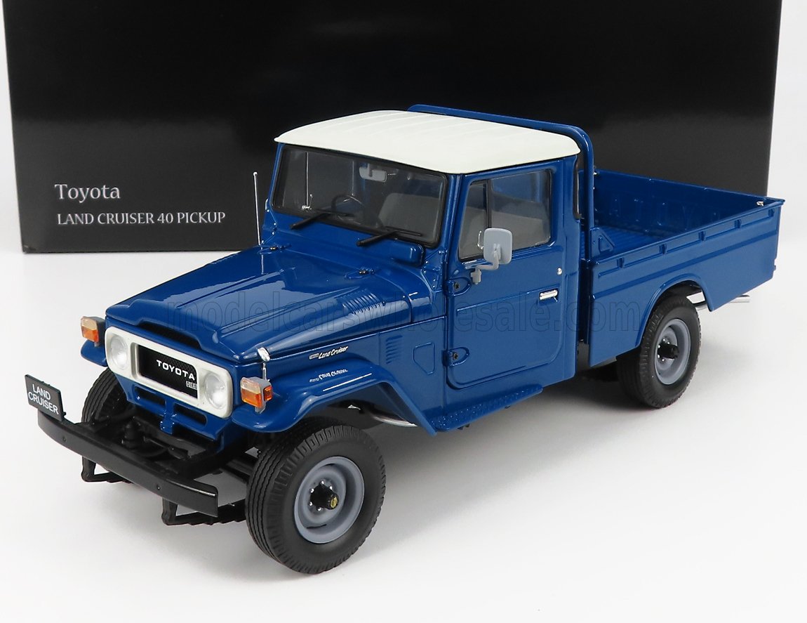Modèle Toyota Land Cruiser 40 Pickup bleu avec toit blanc, présenté sur la plateforme Vroomi.