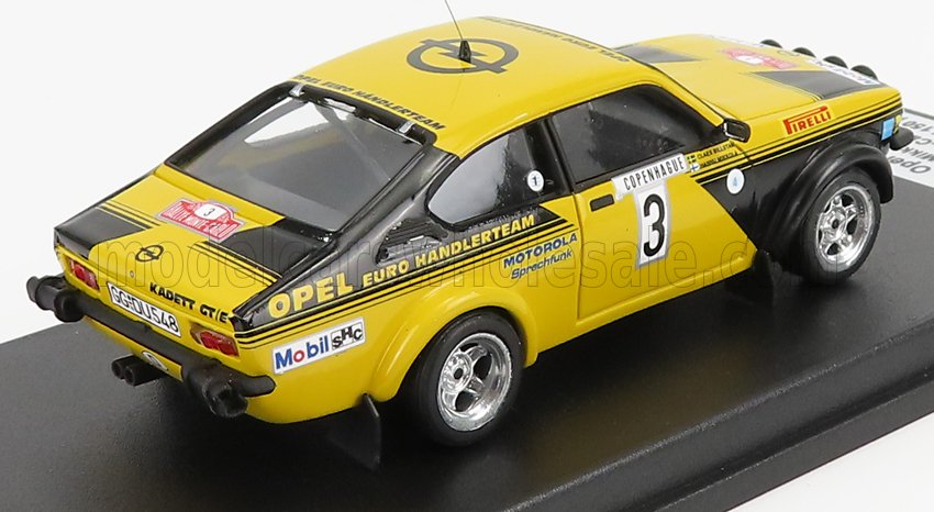 Modèle réduit de voiture de rallye Opel Kadett GT/E jaune et noir avec décalcomanies de course, disponible sur Vroomi