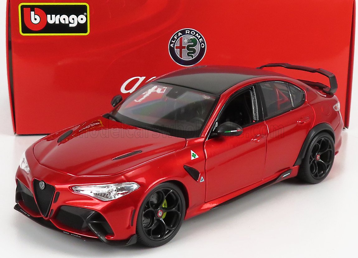 Modèle réduit Alfa Romeo Giulia Quadrifoglio rouge de Bburago présenté dans une boîte rouge, disponible sur Vroomi.