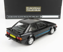 Modèle réduit Ford noir moulé sous pression avec bande bleue, édition collector, disponible chez Vroomi