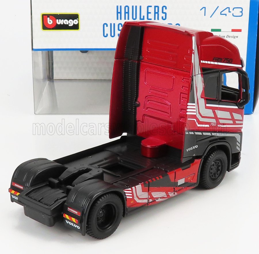 Modèle réduit de semi-remorque Volvo FH16 750 rouge et noir à l'échelle 1:43 par Bburago, disponible sur Vroomi.