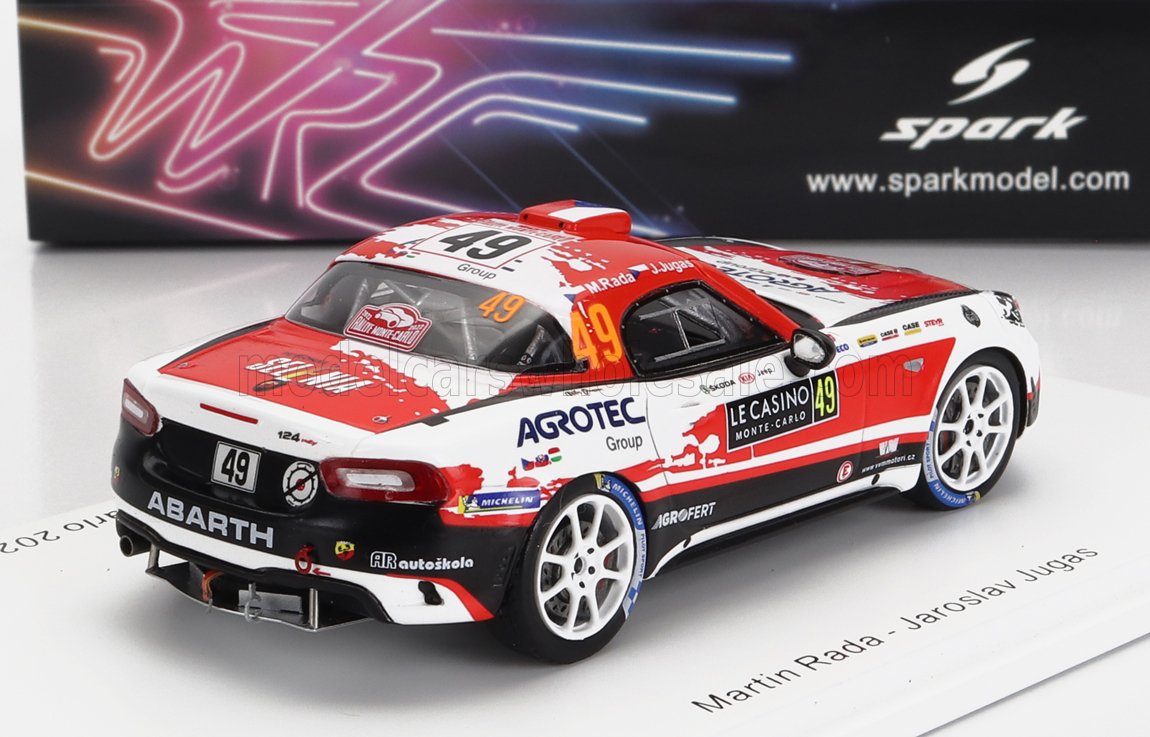 Modèle réduit détaillé de la voiture Abarth 124 Rally rouge et blanche avec décalcomanies de course et numéro 49, proposé sur Vroomi.