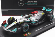 MERCEDES GP | F1 W13E TEAM MERCEDES-AMG PETRONAS F1 N 44 SEASON 2022 LEWIS HAMILTON - AVEC CASQUE ET VITRINE EN PLASTIQUE